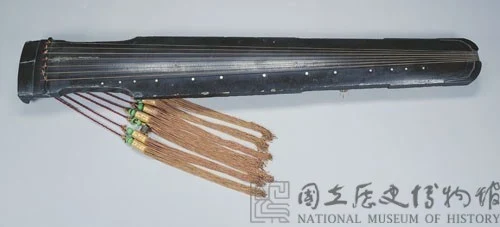 “响山”古琴（明代）实物照片
